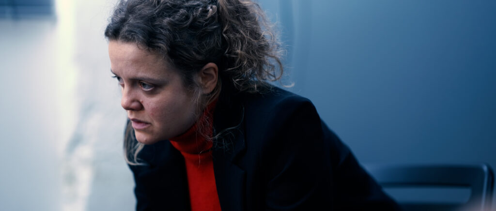 Scène de drame tournée en intérieur pour le book vidéo d'une actrice écrite par elle même
